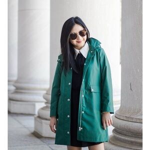 J. Crew Classic Green Hooded Raincoat with Navy Nautical Lining Size Small